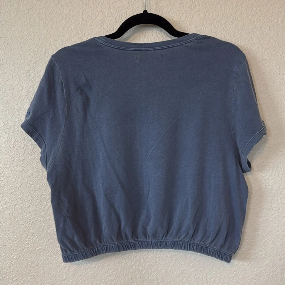 Calvin Klein women’s medium blue elastic hem waist t-shirt cuffed short sleeves - Picture 4 of 4